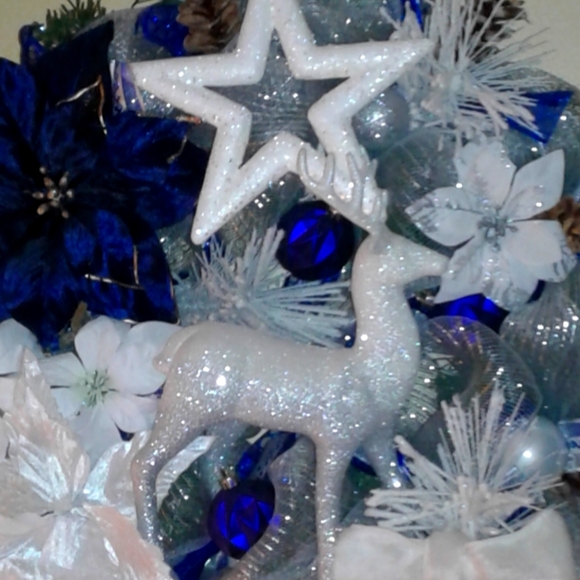 Stunning Handmade Christmas Wreath in Blue Tones NWOT - Picture 3 of 11